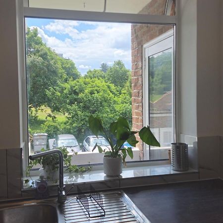 Bright Spacious Airy 2 Bed Flat Ealing Esterno foto